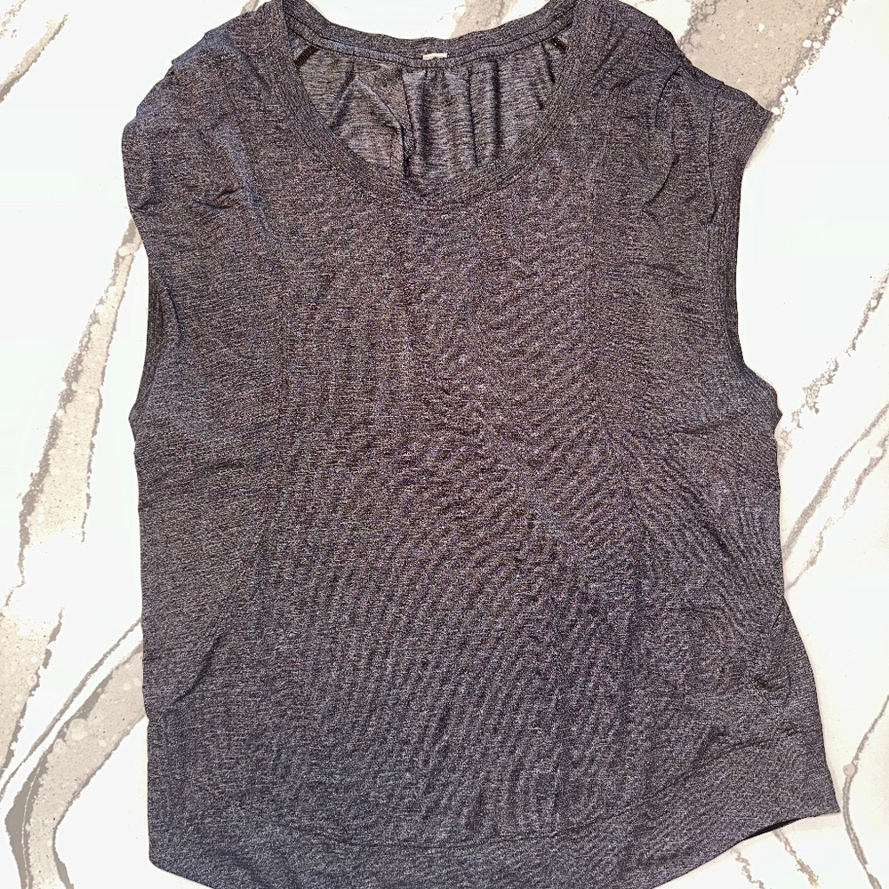 Lululemon gray athletic top